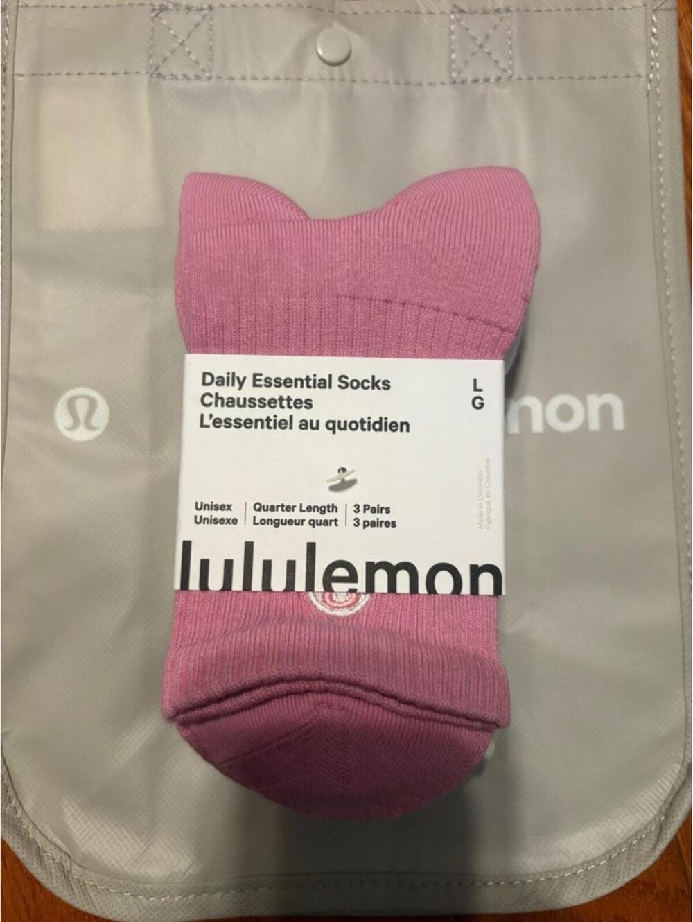 NWT lululemon Daily Essential Quarter Socks - ( 3 Pack) large